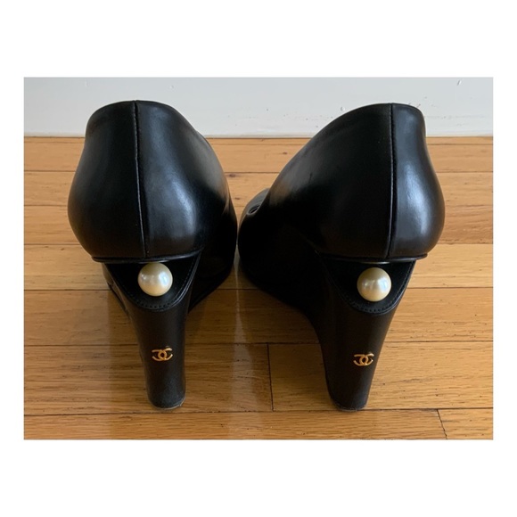 Authentic CHANEL Pearl Wedge. Size 10 - Picture 5 of 11